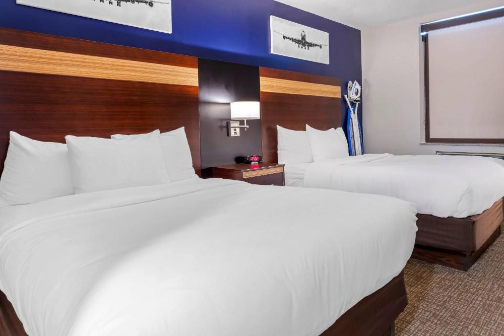 2 Double Beds interior